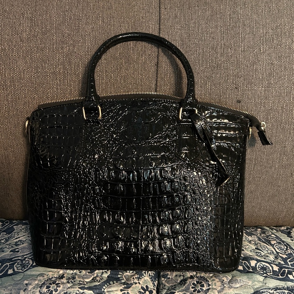 Elegant Black Crocodile-Embossed Women's Bag